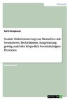 Soziale Diskriminierung von Menschen mit besonderen Bedürfnissen. Ausgrenzung geistig und/oder körperlich beeinträchtigter Personen