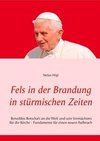 Fels in der Brandung in stürmischen Zeiten