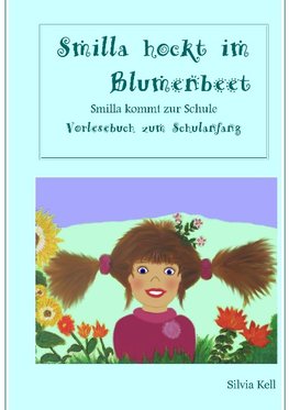 Smilla hockt im Blumenbeet