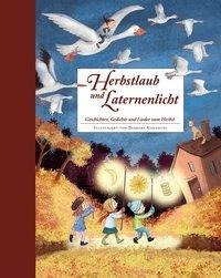 Herbstlaub und Laternenlicht