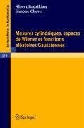 Mesures Cylindriques, Espaces de Wiener et Fonctions Aleatoires Gaussiennes