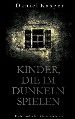 Kinder, die im Dunkeln spielen